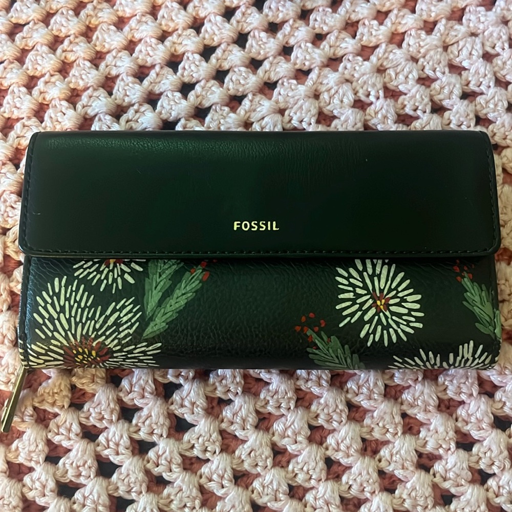 Fossil wallet with flowers